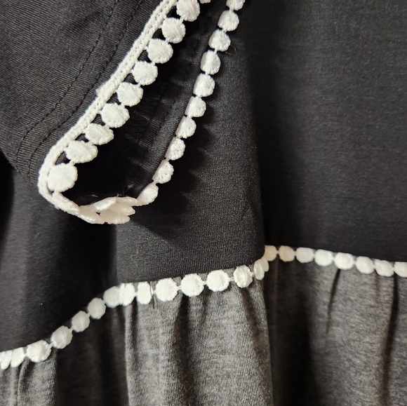 BloomChic Color Block Top Black Gray  NWT - Picture 2 of 6